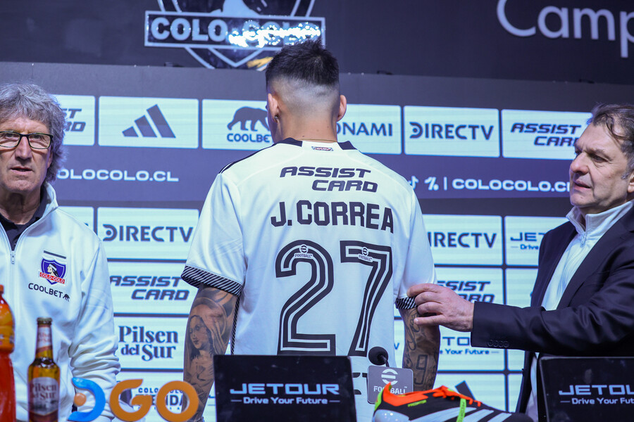 Javier Correa fue presentado en Colo Colo. Imagen: Marcelo Hernandez/Photosport
